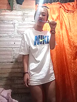 Snapshot of samy-blonde chatting on March 14, 2025, 1:35 pm samy-blonde online show from March 14, 2025, 1:35 pm