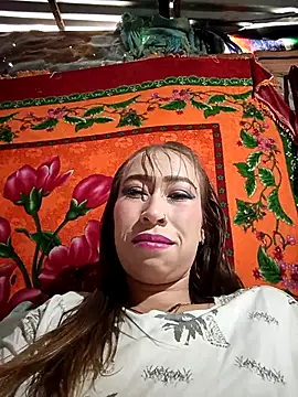 Snapshot of samy-blonde chatting on October 17, 2025, 12:40 pm samy-blonde online show from October 17, 2025, 12:40 pm