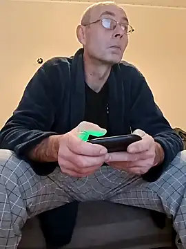 BesterJunge45 online show from December 10, 2024, 10:38 am