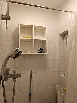 BesterJunge45 online show from December 3, 2024, 7:06 pm