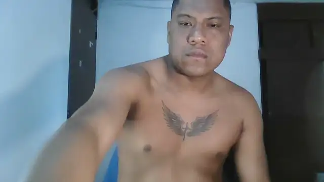 Snapshot of latinblack01 chatting on November 14, 2025, 2:43 pm latinblack01 online show from November 14, 2025, 2:43 pm