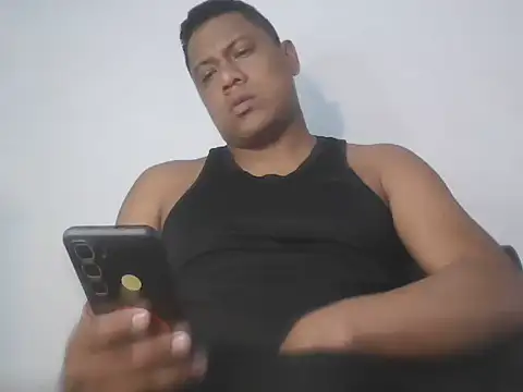 latinblack01 online show from October 30, 2025, 2:04 pm