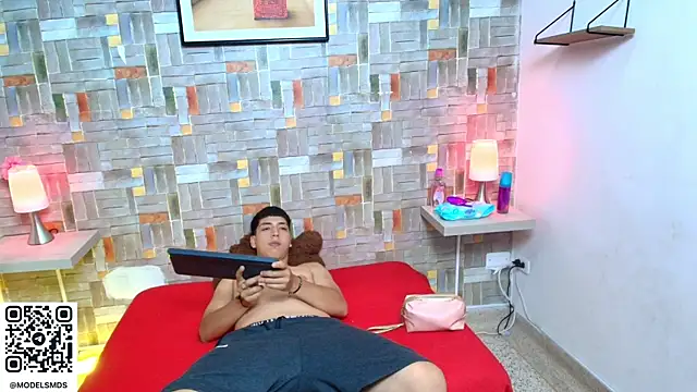 Snapshot of aaron_antonella_mds chatting on November 25, 2025, 8:31 pm aaron antonella mds online show from November 25, 2025, 8:31 pm