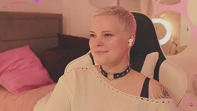 Snapshot of LikaBerry1 chatting on January 18, 2026, 1:14 pm LikaBerry1 online show from January 18, 2026, 1:14 pm