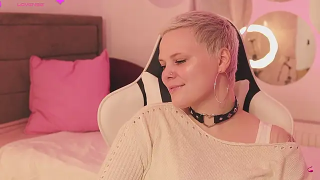 Snapshot of LikaBerry1 chatting on February 21, 2026, 1:46 pm LikaBerry1 online show from February 21, 2026, 1:46 pm