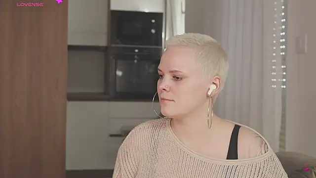 Snapshot of LikaBerry1 chatting on April 11, 2026, 1:48 pm LikaBerry1 online show from April 11, 2026, 1:48 pm