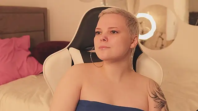 Snapshot of LikaBerry1 chatting on March 8, 2026, 2:42 pm LikaBerry1 online show from March 8, 2026, 2:42 pm