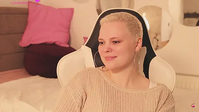 Snapshot of LikaBerry1 chatting on March 1, 2026, 1:33 pm LikaBerry1 online show from March 1, 2026, 1:33 pm