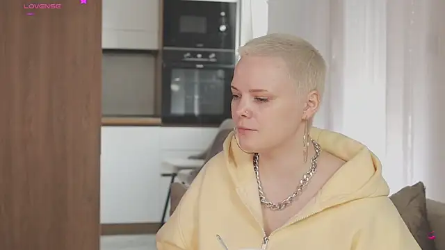 Snapshot of LikaBerry1 chatting on April 13, 2026, 4:11 pm LikaBerry1 online show from April 13, 2026, 4:11 pm