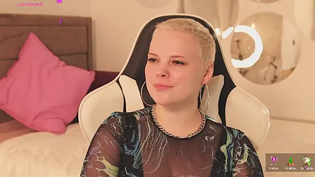 Snapshot of LikaBerry1 chatting on February 28, 2026, 1:55 pm LikaBerry1 online show from February 28, 2026, 1:55 pm