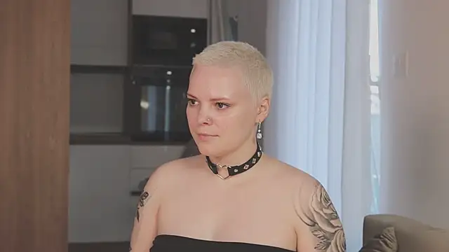 Snapshot of LikaBerry1 chatting on April 9, 2026, 5:08 pm LikaBerry1 online show from April 9, 2026, 5:08 pm