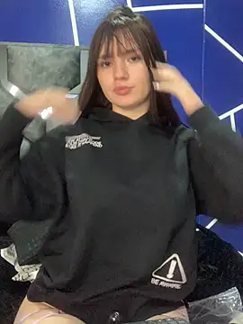 Snapshot of angel_natural chatting on February 19, 2025, 1:18 am angel natural online show from February 19, 2025, 1:18 am