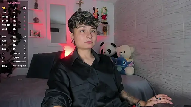 Snapshot of ZuryRamirez_ chatting on October 13, 2025, 8:32 pm ZuryRamirez online show from October 13, 2025, 8:32 pm