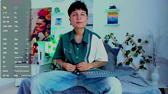 Snapshot of ZuryRamirez_ chatting on February 19, 2025, 7:05 pm ZuryRamirez online show from February 19, 2025, 7:05 pm