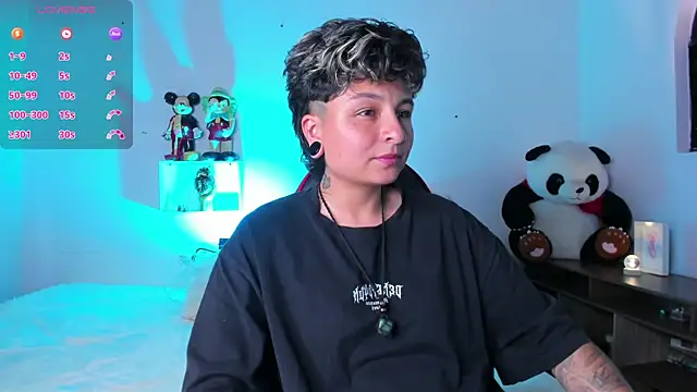 Snapshot of ZuryRamirez_ chatting on May 23, 2026, 8:19 pm ZuryRamirez online show from May 23, 2026, 8:19 pm