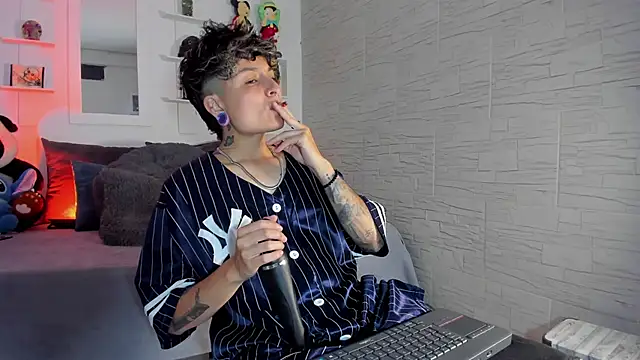 Snapshot of ZuryRamirez_ chatting on October 22, 2025, 9:13 pm ZuryRamirez online show from October 22, 2025, 9:13 pm