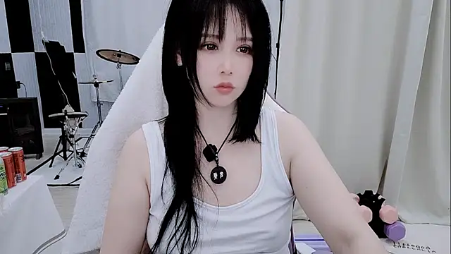 Snapshot of Vaness-a chatting on April 17, 2026, 4:32 pm Vaness-a online show from April 17, 2026, 4:32 pm