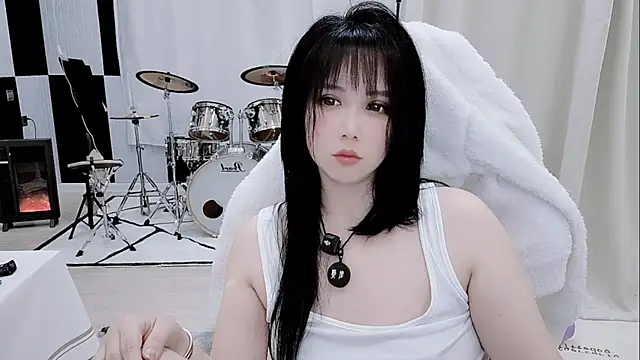 Vaness-a online show from April 15, 2026, 9:04 pm