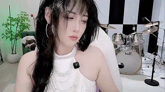 Vaness-a online show from October 4, 2025, 5:25 pm