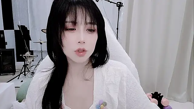 Snapshot of Vaness-a chatting on May 16, 2026, 1:04 am Vaness-a online show from May 16, 2026, 1:04 am