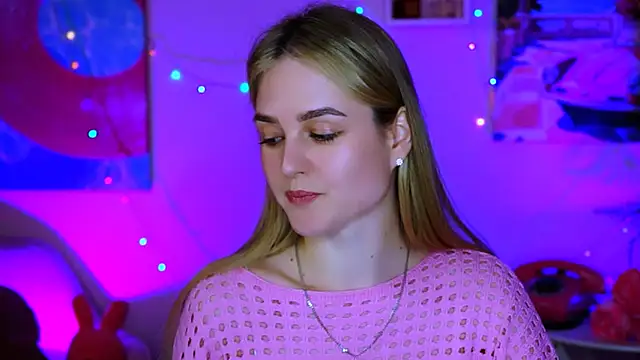 DeboraLarson online show from March 21, 2025, 11:12 am