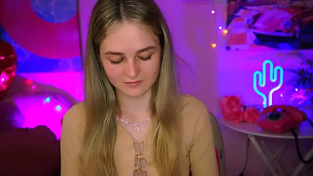 DeboraLarson online show from March 11, 2025, 10:29 am