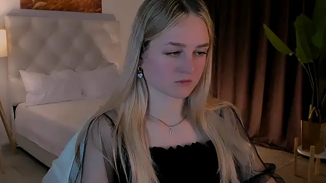 DeboraLarson online show from October 15, 2025, 3:38 am