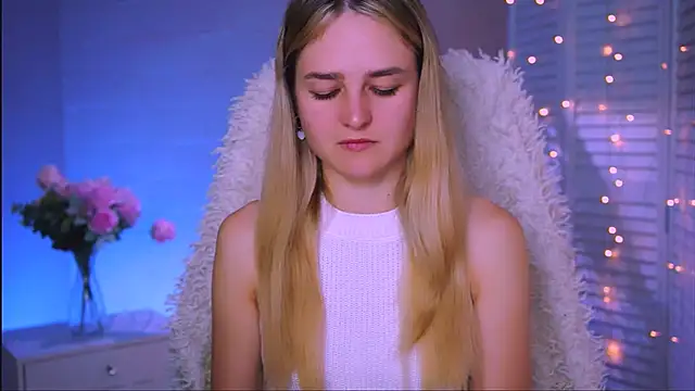 DeboraLarson online show from October 3, 2025, 7:10 am