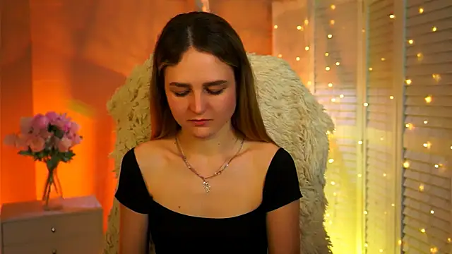 Snapshot of DeboraLarson chatting on February 13, 2026, 3:39 am DeboraLarson online show from February 13, 2026, 3:39 am