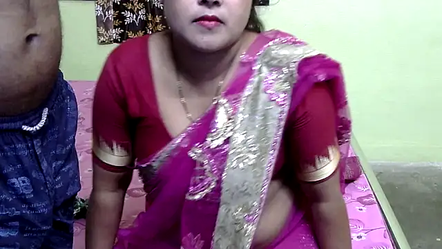 Snapshot of Couple_For_You18 chatting on March 20, 2025, 5:25 pm Couple For You18 online show from March 20, 2025, 5:25 pm