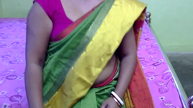 Snapshot of Couple_For_You18 chatting on March 11, 2025, 2:21 am Couple For You18 online show from March 11, 2025, 2:21 am