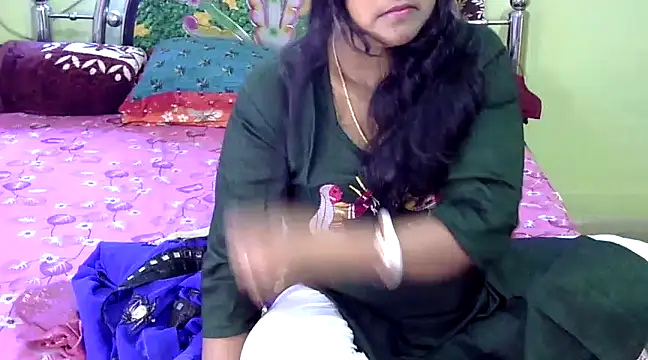 Snapshot of Couple_For_You18 chatting on February 9, 2025, 6:43 am Couple For You18 online show from February 9, 2025, 6:43 am