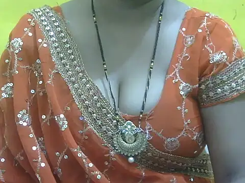 HOT-SEEMAA online show from May 15, 2026, 6:39 pm