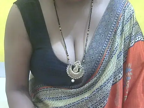 HOT-SEEMAA online show from June 6, 2026, 2:50 am
