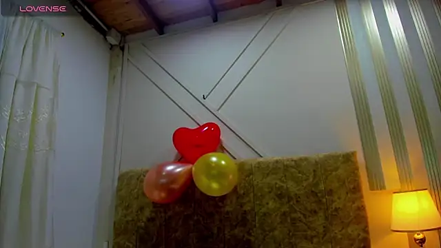 ashley  foxx  online show from October 8, 2025, 2:07 pm