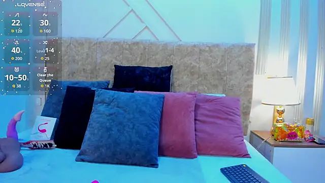 ashley  foxx  online show from November 12, 2025, 1:26 pm