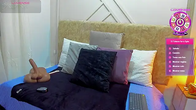 ashley  foxx  online show from December 17, 2025, 1:49 pm