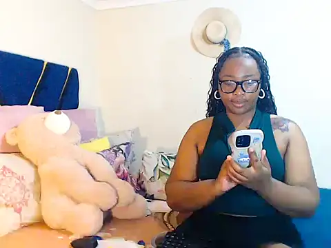 Snapshot of veronica1xxx chatting on December 23, 2025, 12:33 am veronica1xxx online show from December 23, 2025, 12:33 am