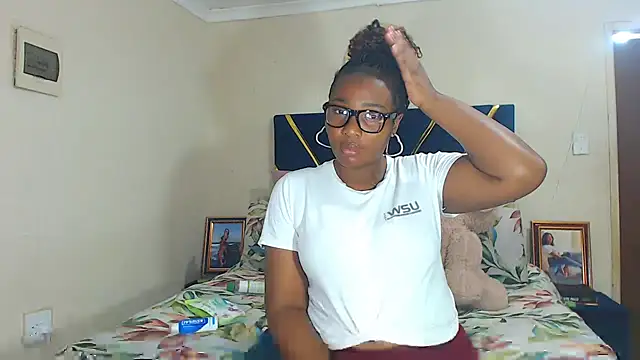 Snapshot of veronica1xxx chatting on December 4, 2025, 1:59 am veronica1xxx online show from December 4, 2025, 1:59 am