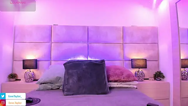 Eevee Taylor online show from May 15, 2026, 2:53 am