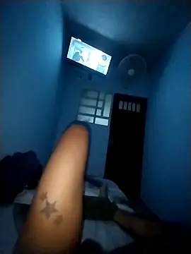 luife-1997 online show from January 18, 2026, 5:11 am