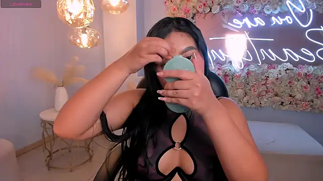 Snapshot of GabriellaLee chatting on November 22, 2025, 2:43 am GabriellaLee online show from November 22, 2025, 2:43 am