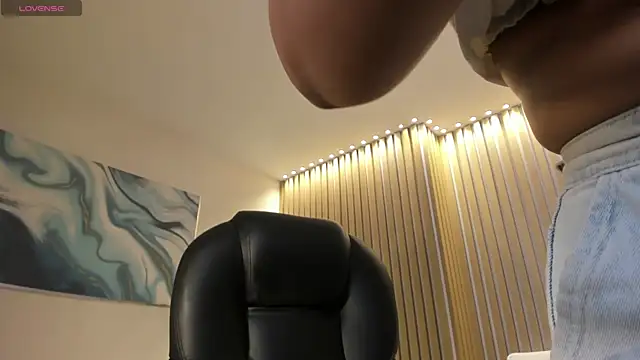 Snapshot of GabriellaLee chatting on November 8, 2025, 2:48 am GabriellaLee online show from November 8, 2025, 2:48 am