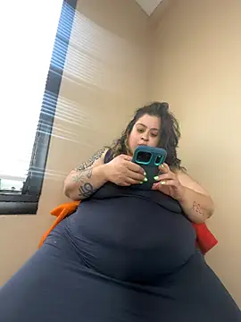 tillymarie34 online show from May 17, 2026, 11:05 pm