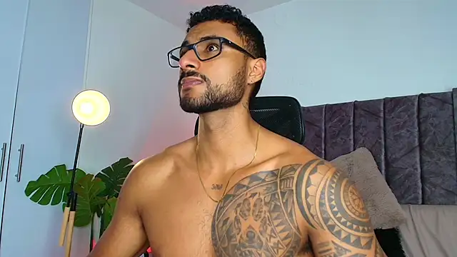 LiamGarcia1 online show from November 11, 2025, 2:34 pm