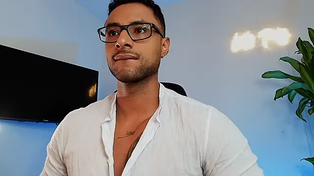 Snapshot of LiamGarcia1 chatting on December 19, 2025, 3:25 pm LiamGarcia1 online show from December 19, 2025, 3:25 pm