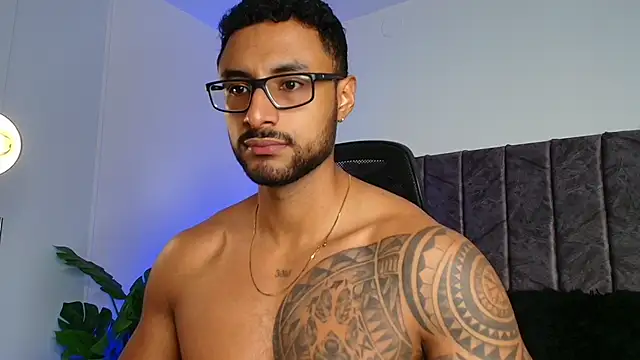 LiamGarcia1 online show from October 20, 2025, 1:11 pm