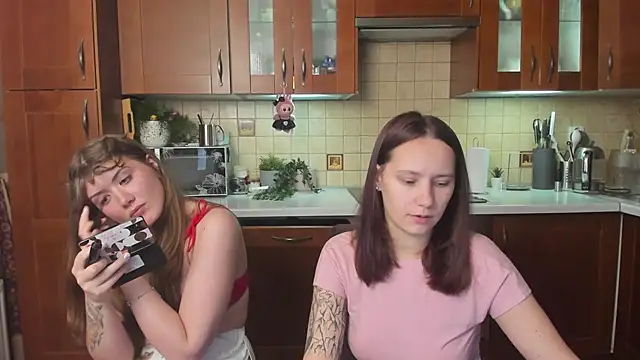 Snapshot of HotCaramellsTV chatting on May 7, 2026, 11:24 am HotCaramellsTV online show from May 7, 2026, 11:24 am