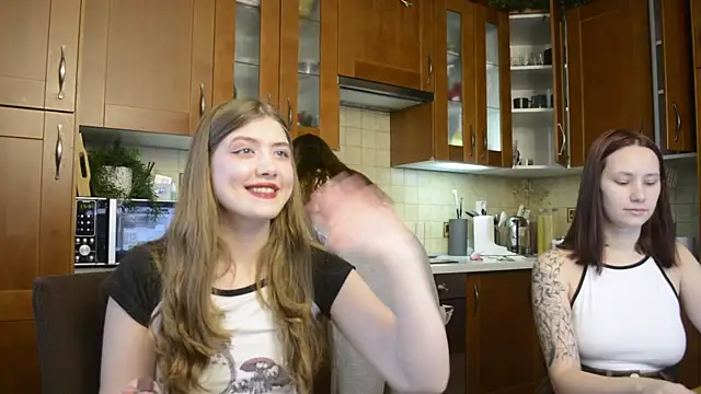 Snapshot of HotCaramellsTV chatting on February 15, 2026, 11:20 am HotCaramellsTV online show from February 15, 2026, 11:20 am