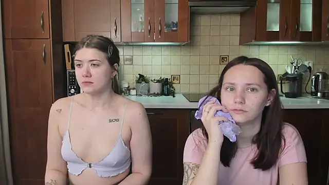 HotCaramellsTV online show from June 17, 2026, 7:52 am